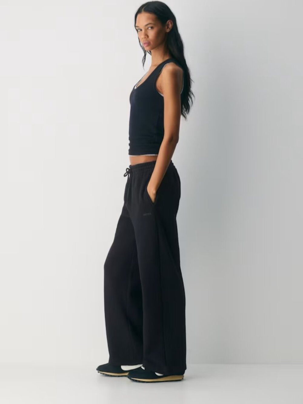 NWT Aritzia Sweatfleece BOYFRIEND WIDE pants Black M